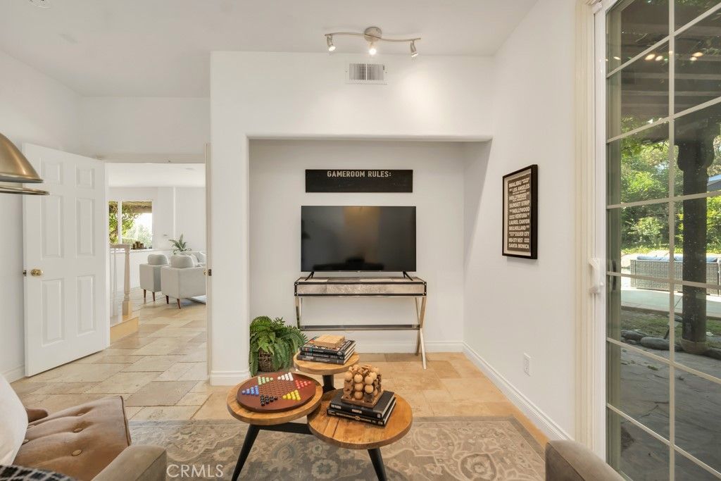 Image 23 of property listing at 3924 Davids, Agoura Hills, CA 91301