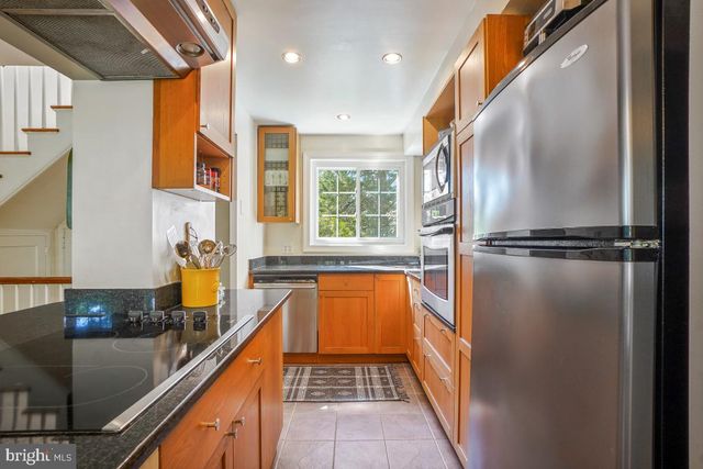 1919 N QUAKER LN, Alexandria, VA 22302