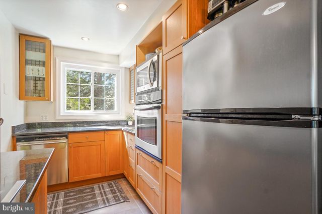 1919 N QUAKER LN, Alexandria, VA 22302