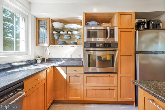 1919 N QUAKER LN, Alexandria, VA 22302