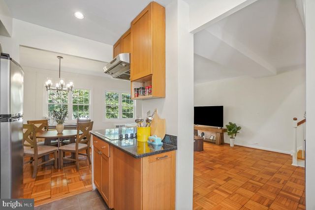 1919 N QUAKER LN, Alexandria, VA 22302