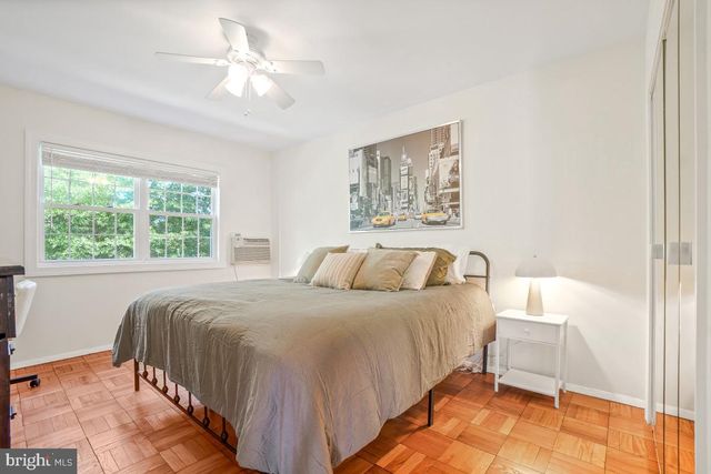 1919 N QUAKER LN, Alexandria, VA 22302