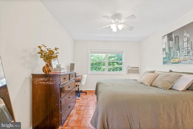 1919 N QUAKER LN, Alexandria, VA 22302