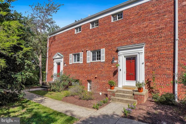 1919 N QUAKER LN, Alexandria, VA 22302