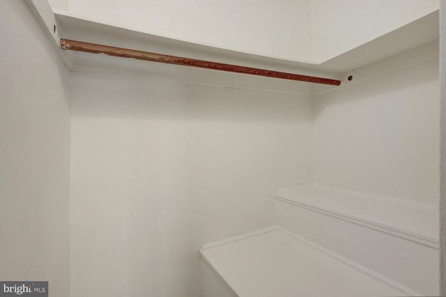 1919 N QUAKER LN, Alexandria, VA 22302