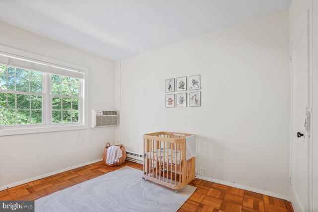 1919 N QUAKER LN, Alexandria, VA 22302