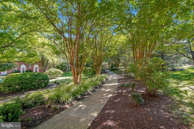 1919 N QUAKER LN, Alexandria, VA 22302