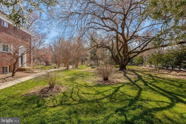 1919 N QUAKER LN, Alexandria, VA 22302