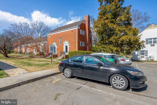 1919 N QUAKER LN, Alexandria, VA 22302