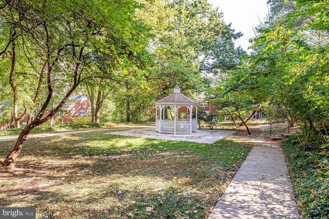 1919 N QUAKER LN, Alexandria, VA 22302