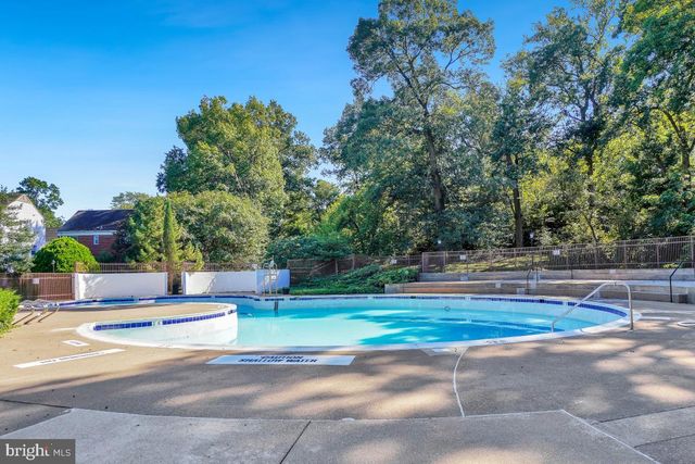 1919 N QUAKER LN, Alexandria, VA 22302