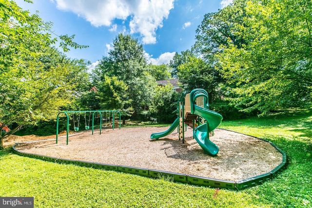 1919 N QUAKER LN, Alexandria, VA 22302