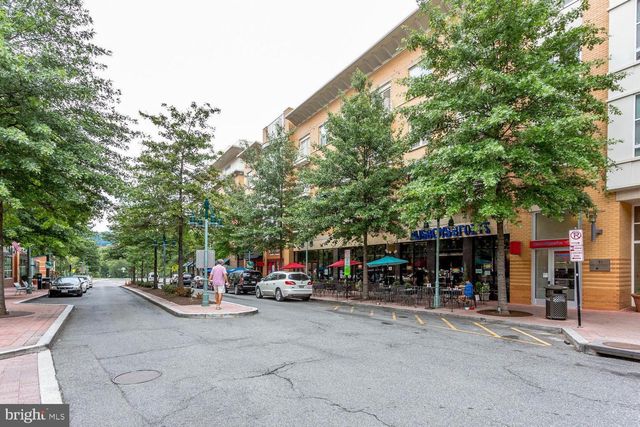 1919 N QUAKER LN, Alexandria, VA 22302
