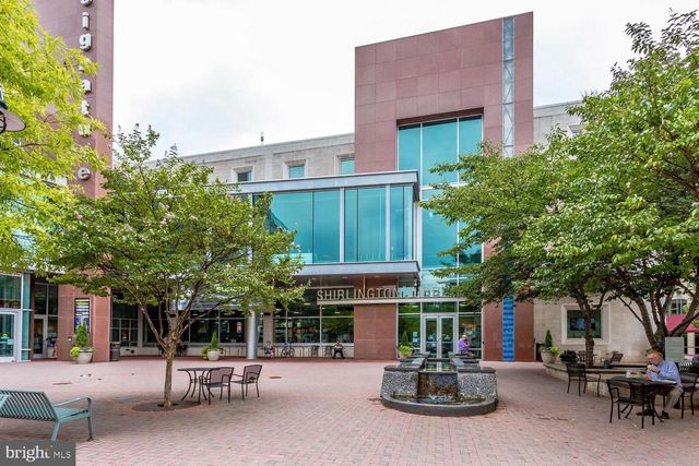 1919 N QUAKER LN, Alexandria, VA 22302
