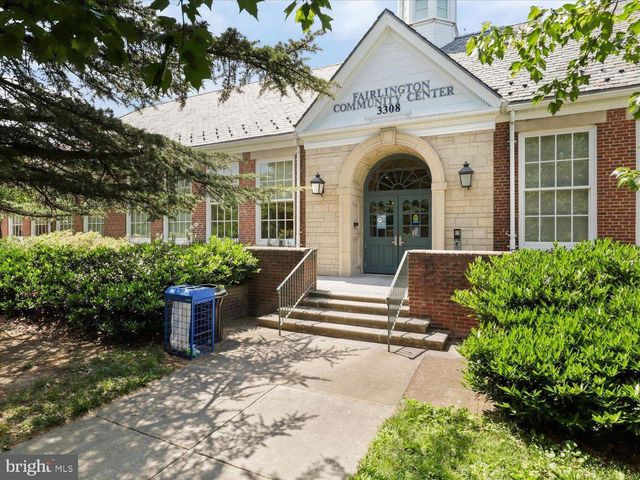 1919 N QUAKER LN, Alexandria, VA 22302