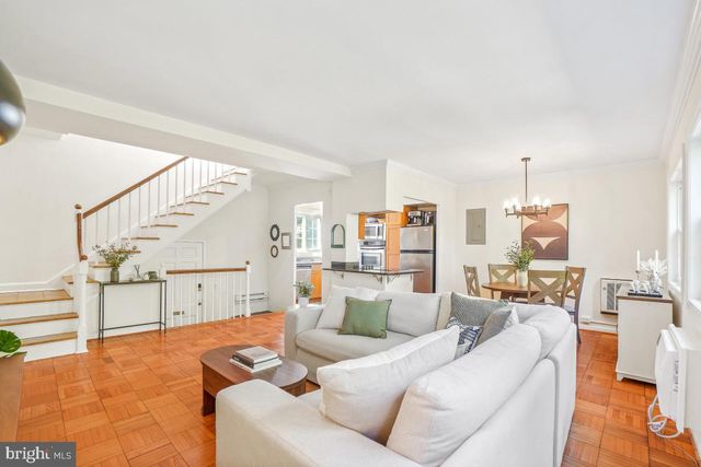 1919 N QUAKER LN, Alexandria, VA 22302