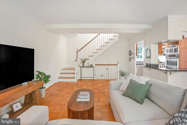 1919 N QUAKER LN, Alexandria, VA 22302