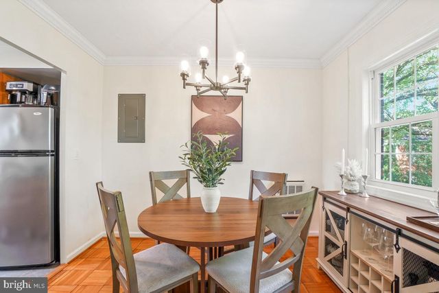 1919 N QUAKER LN, Alexandria, VA 22302