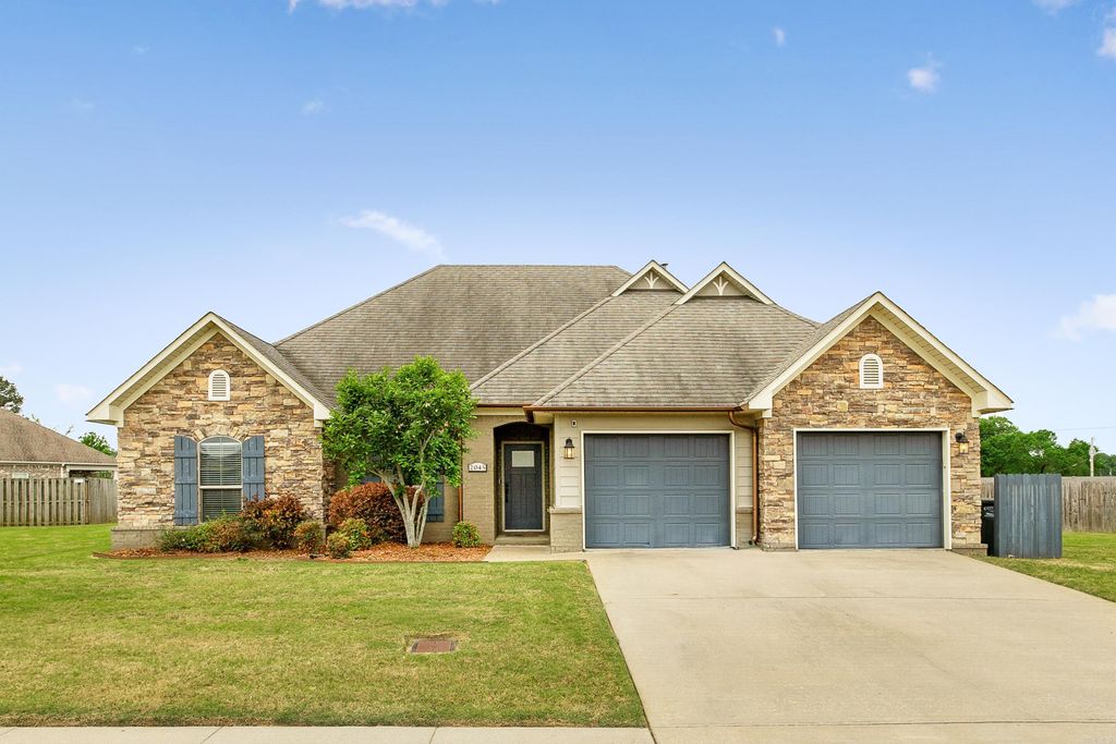 2045 Bellingrath Gardens, Conway, AR 72034