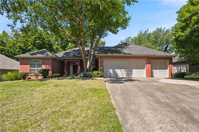 3317 N Picadilly Lane, Fayetteville, AR 72703