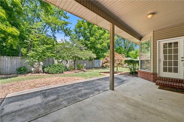 3317 N Picadilly Lane, Fayetteville, AR 72703