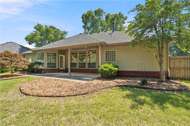 3317 N Picadilly Lane, Fayetteville, AR 72703