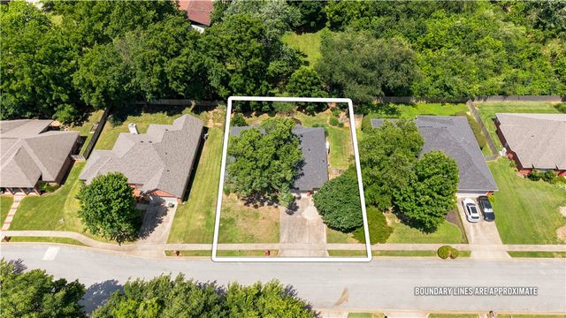 3317 N Picadilly Lane, Fayetteville, AR 72703