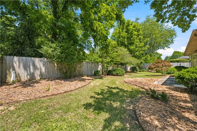 3317 N Picadilly Lane, Fayetteville, AR 72703