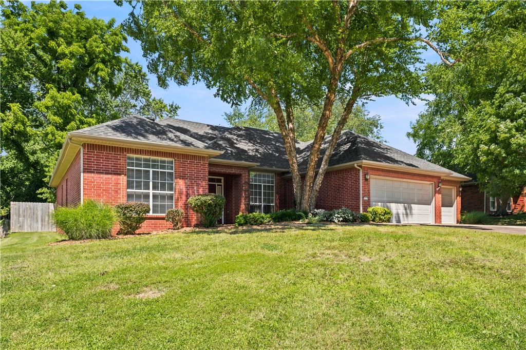 3317 N Picadilly Lane, Fayetteville, AR 72703