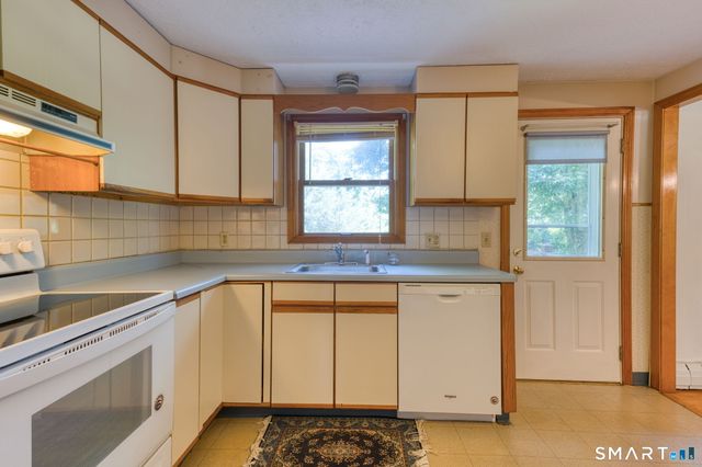 6 Blueberry Circle, Ellington, CT 06029
