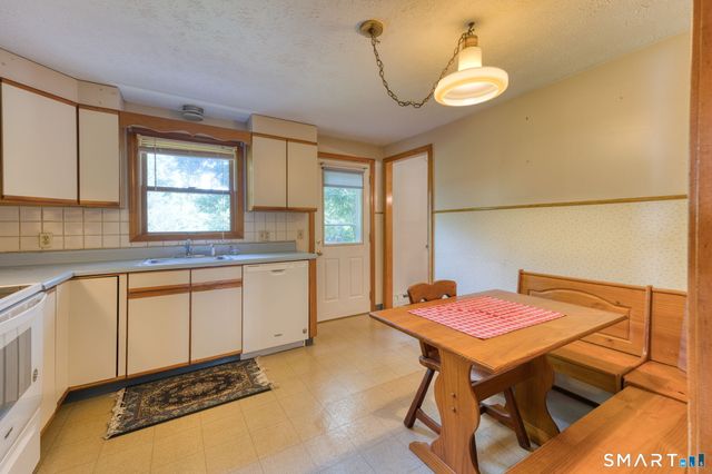 6 Blueberry Circle, Ellington, CT 06029