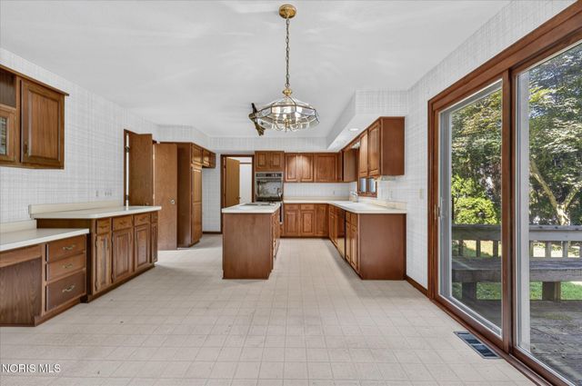 7238 Candlewood Lane, Sylvania, OH 43560