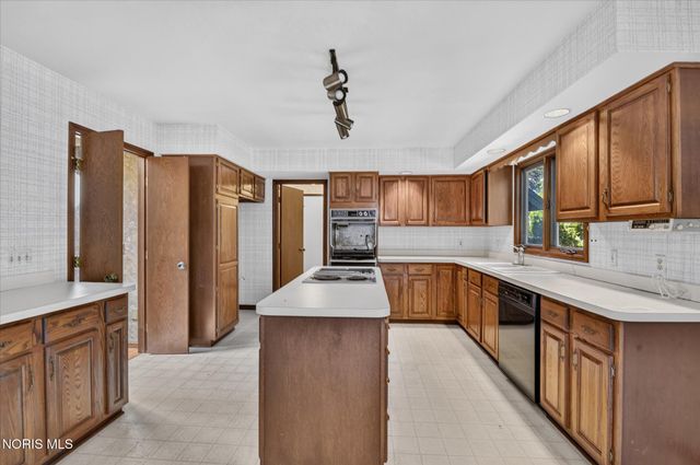 7238 Candlewood Lane, Sylvania, OH 43560