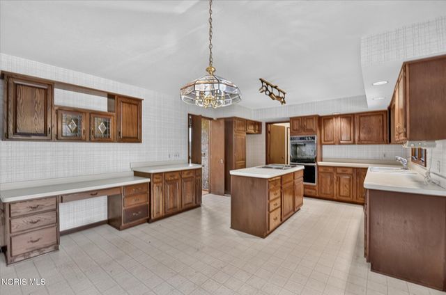 7238 Candlewood Lane, Sylvania, OH 43560