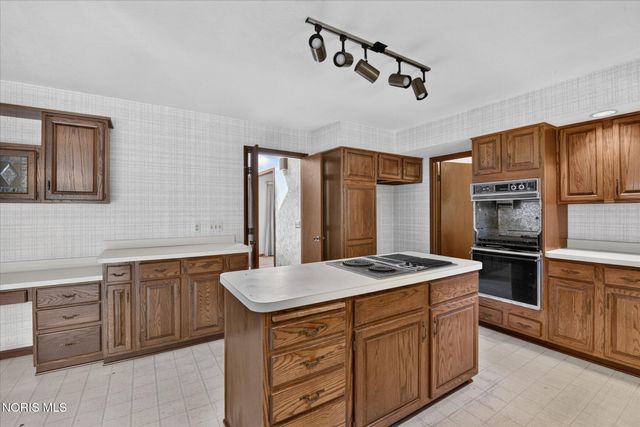 7238 Candlewood Lane, Sylvania, OH 43560