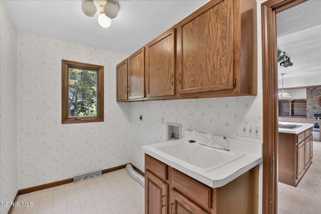 7238 Candlewood Lane, Sylvania, OH 43560