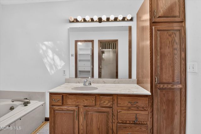 7238 Candlewood Lane, Sylvania, OH 43560