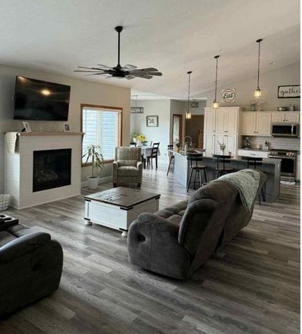 301 7th Street NW, New Richland, MN 56072