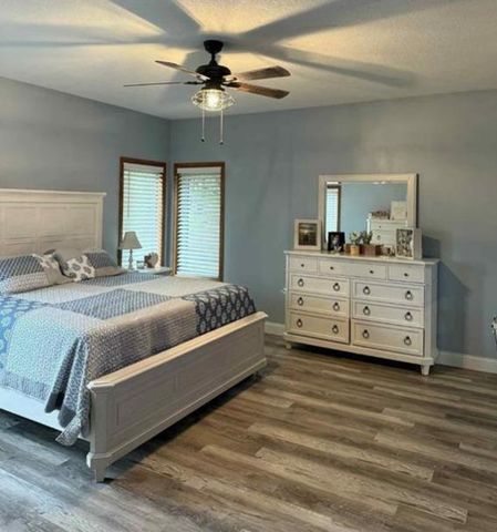 301 7th Street NW, New Richland, MN 56072