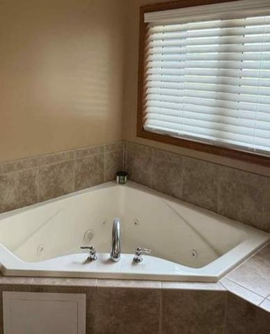 301 7th Street NW, New Richland, MN 56072