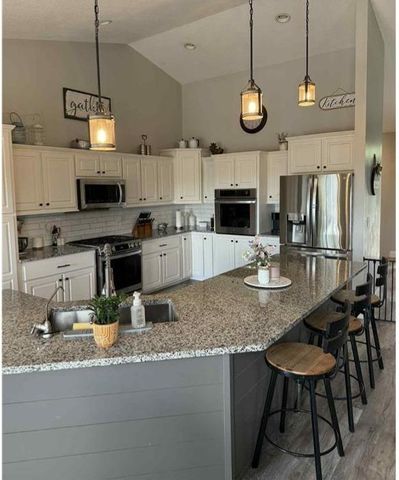 301 7th Street NW, New Richland, MN 56072