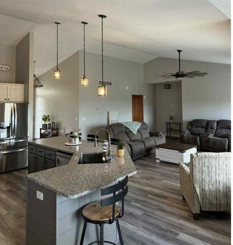 301 7th Street NW, New Richland, MN 56072