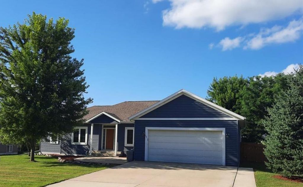 301 7th Street NW, New Richland, MN 56072