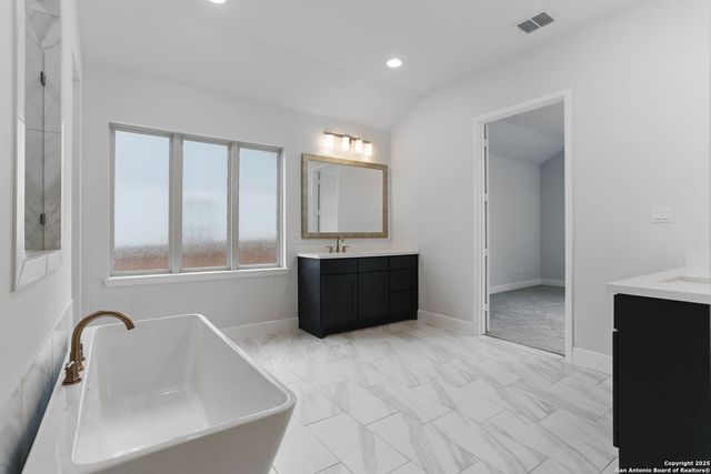 10016 Rebecca, Boerne, TX 78006