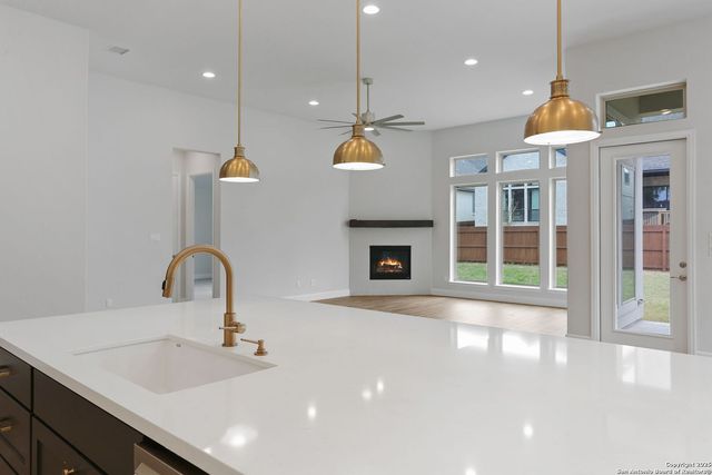 10016 Rebecca, Boerne, TX 78006