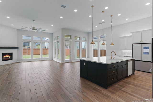 10016 Rebecca, Boerne, TX 78006