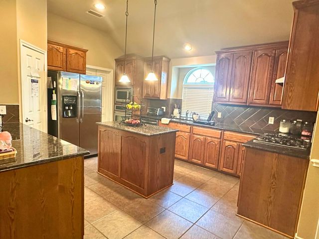 918 Myers Meadow Drive, Garland, TX 75043