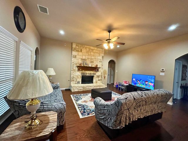 918 Myers Meadow Drive, Garland, TX 75043