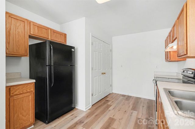 1215 Mcallister Drive, Charlotte, NC 28216