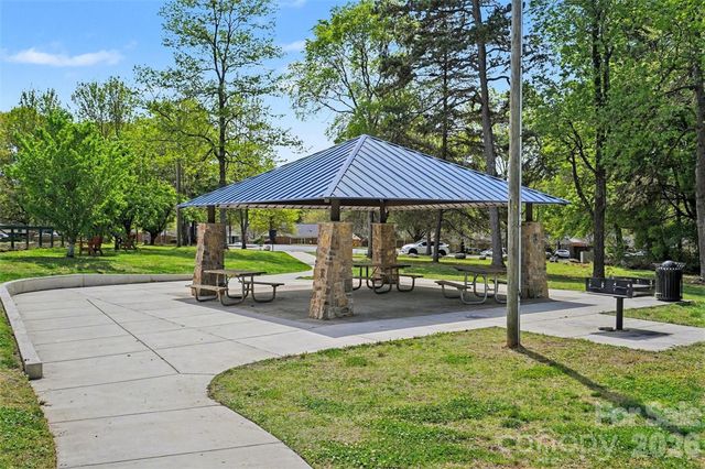 1215 Mcallister Drive, Charlotte, NC 28216